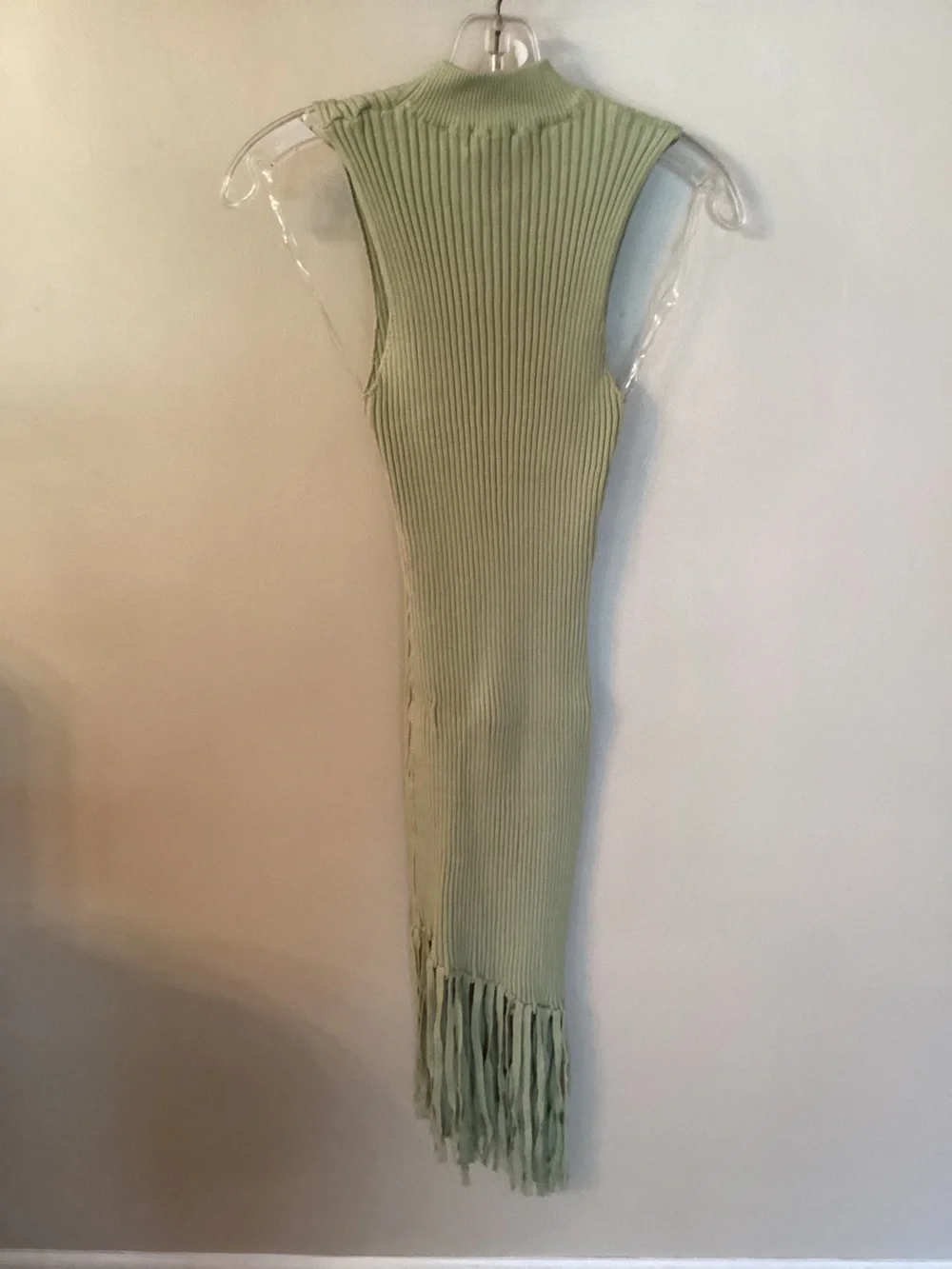 LT SAGE GREEN RIBBED KNIT SLEEVELESS BODYCON MIDI DRESS ASYMMETRIC FRINGED HEM